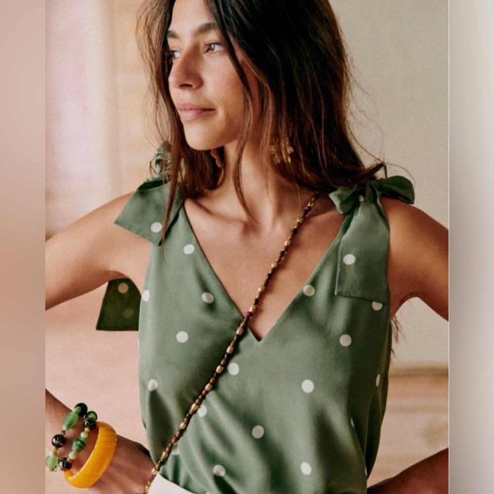 SÉZANE Lara blouse in sage green with white polka dots